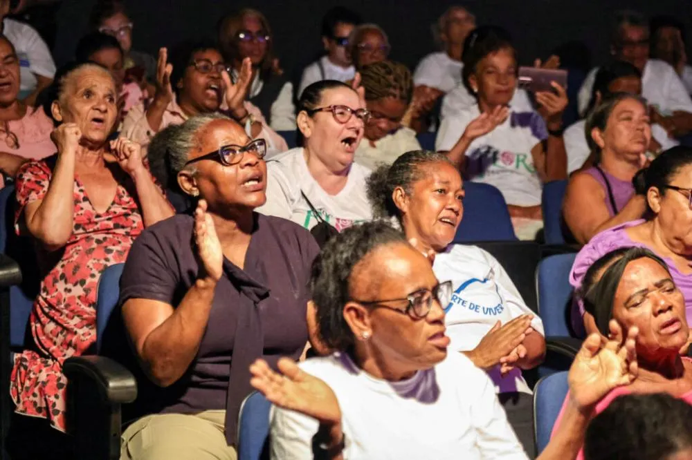 Idosos atendidos pelos CRAS participam de programação especial no CEU de Valéria