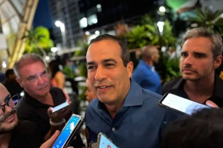 Bruno Reis nega rumores de desistência de ACM Neto e acusa adversários de desespero