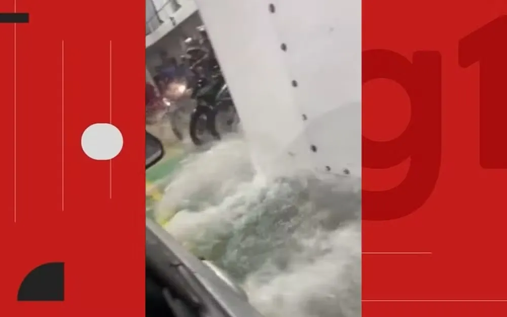 Oceano invade ferry-boat na travessia Salvador-Itaparica e gera pânico entre passageiros