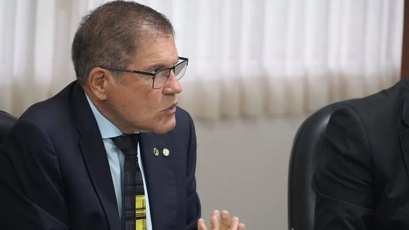 Deputado baiano pede reembolso à Câmara por procedimentos de harmonização e cirurgias