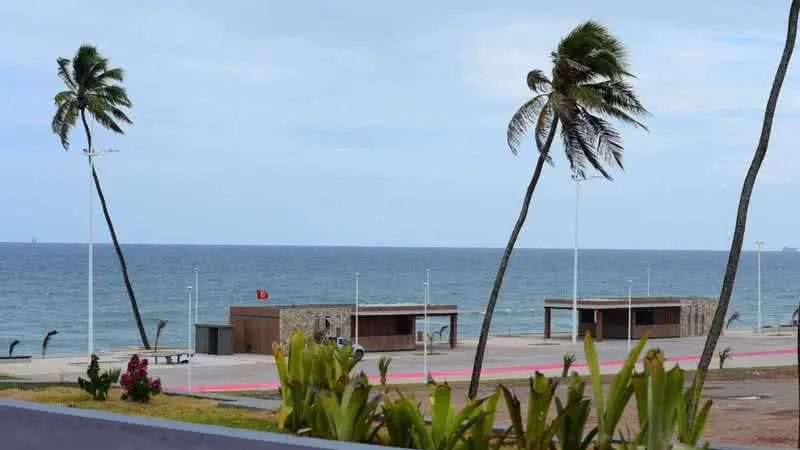 Assaltos recorrentes na orla de Pituaçu assustam frequentadores da praia