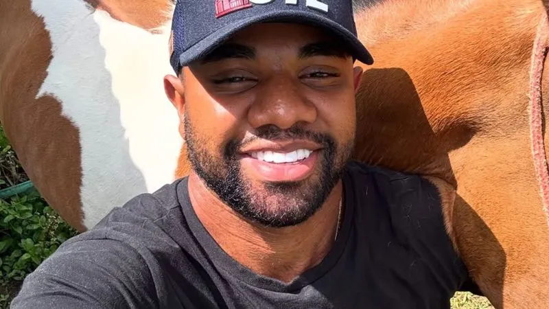 Davi Brito admite dívidas e estabelece exigência para retornar ao BBB