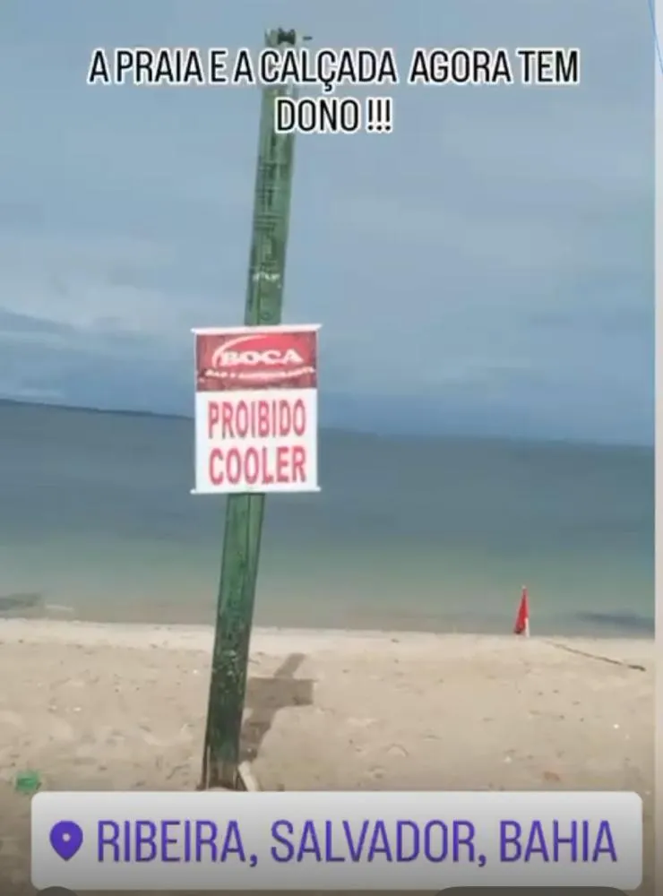 Placas sobre “proibição de coller” geram polêmica na Praia da Ribeira