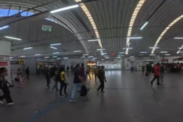 Serviço do metrô de Salvador recupera funcionamento após lentidão