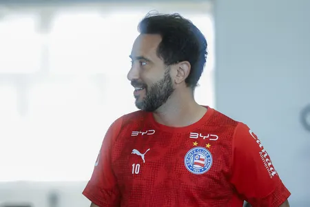 Éverton Ribeiro volta aos treinamentos e anima o Bahia para sequência da temporada