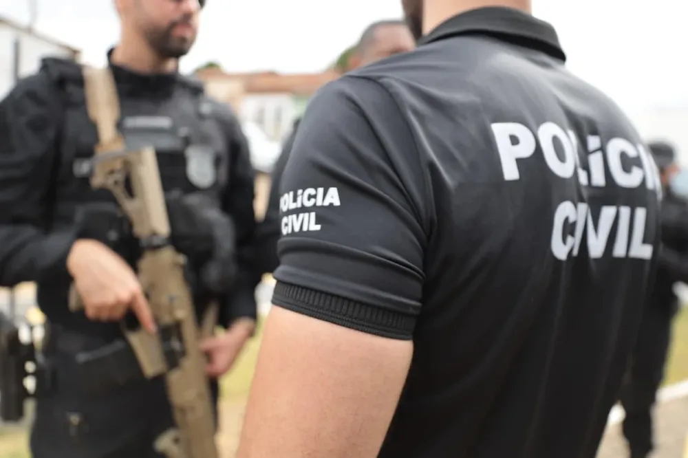 Perito criminal é flagrado mexendo em câmera após suspeita de filmar colega nua na Bahia