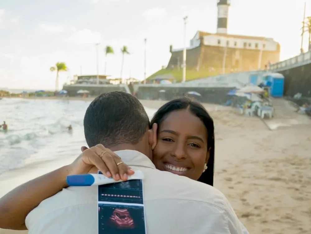 Grávida, esposa de repórter da TV Bahia anuncia fim do casamento