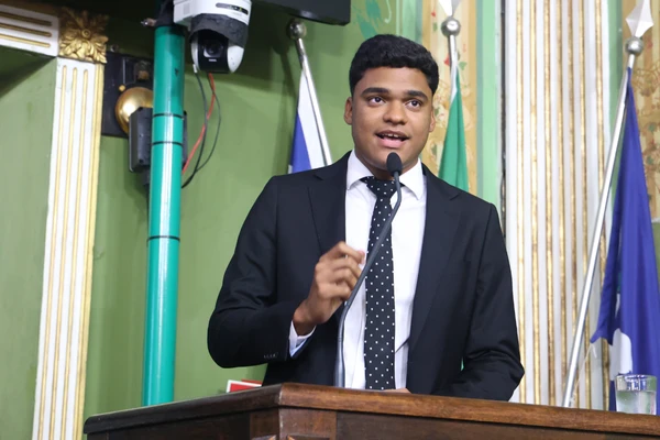 Aos 21 anos, Sandro Filho faz história e se torna o deputado federal mais jovem da Bahia