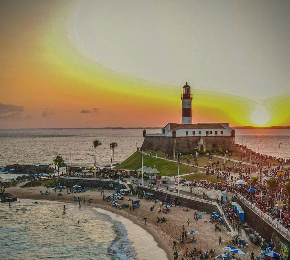 Turista investigado após suspeita de filmar mulheres de biquíni na praia do Farol da Barra