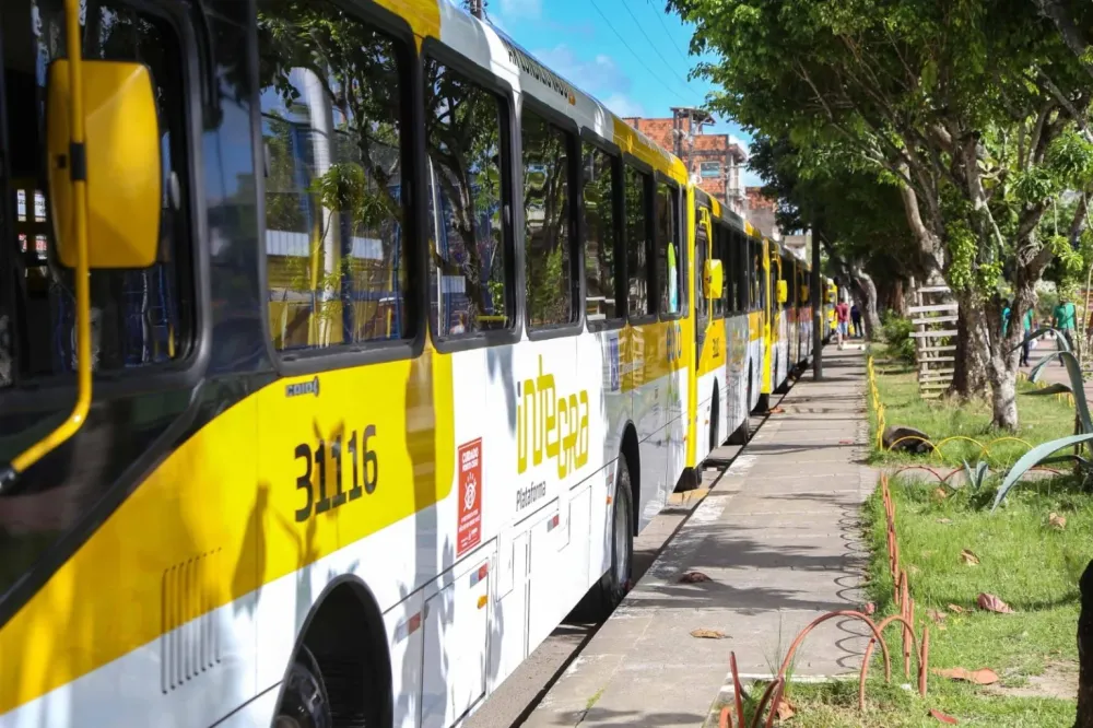 Prefeitura aumenta viagens e diminui espera em 16 linhas de ônibus de Salvador