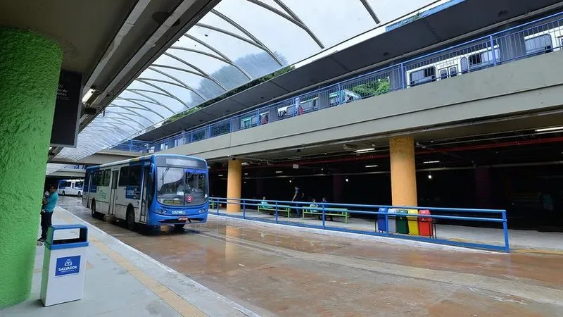 Dez linhas de ônibus deixarão o subsolo da Estação da Lapa para obras em plataforma