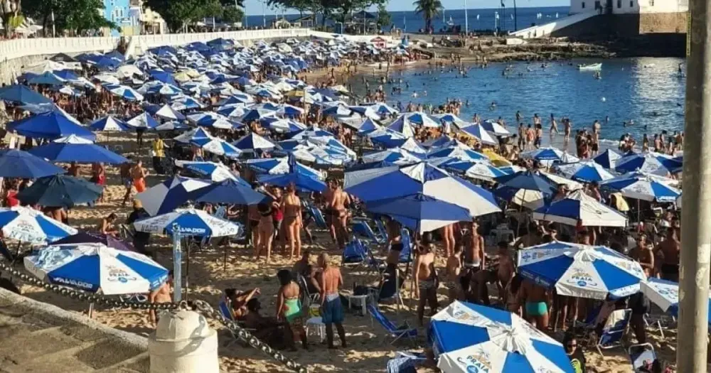 Limitação a ambulantes e cadeiras pode retornar à Barra no verão e se estender a outras praias de Salvador